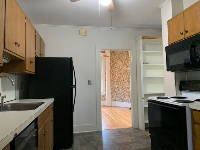 Building Photo - 136 Bartlett Avenue