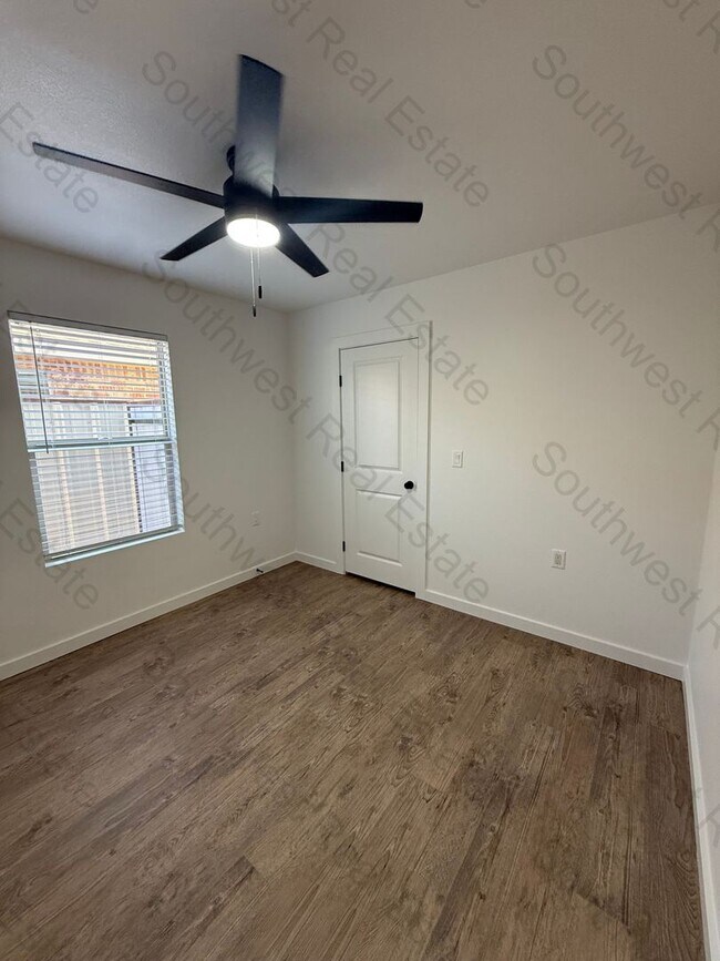 Foto del edificio - 3521 Ethan Ave