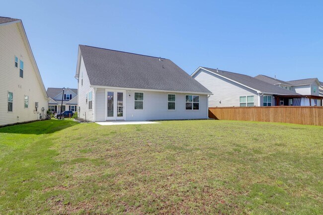 Foto del edificio - Pristine and Calm Home in Moncks Corner