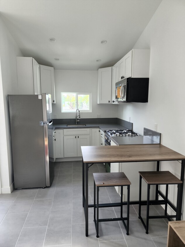 Foto principal - 6655 Melba Ave