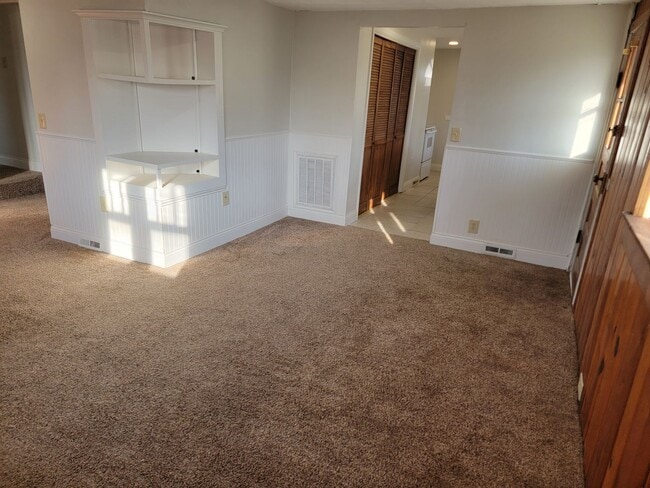 Building Photo - Charming 3 Bedroom Home in Picturesque Kal...