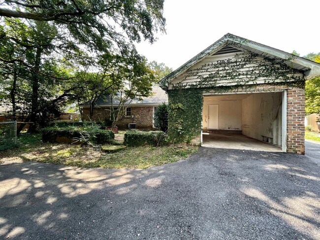 Building Photo - UPCOMING LISTING CLOSE TO SOUTH!