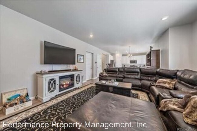 Building Photo - 3 br, 2.5 bath House - 5385 Lumos Ln