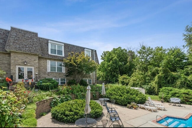 Foto del edificio - 1100 E 6th St