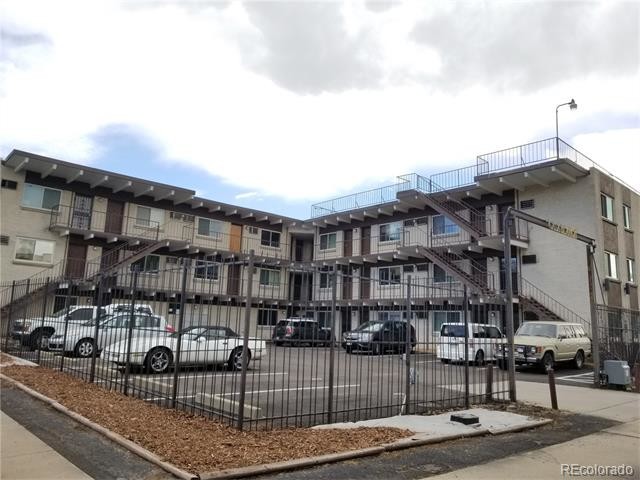 Foto principal - 590 Logan St