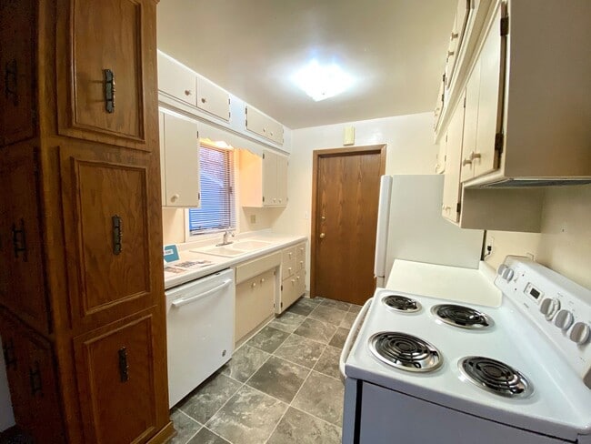 Building Photo - 1 Bed 1 Bath Duplex in Moorhead!