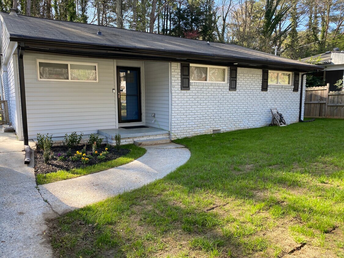 2780 Plantation Dr, East Point, GA 30344 House Rental in East Point