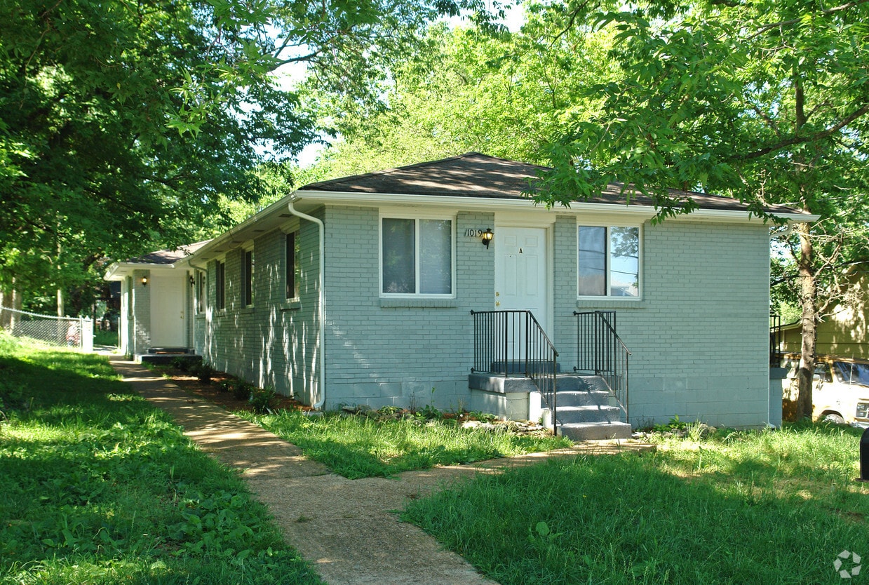 Primary Photo - 1019 Summit Ave