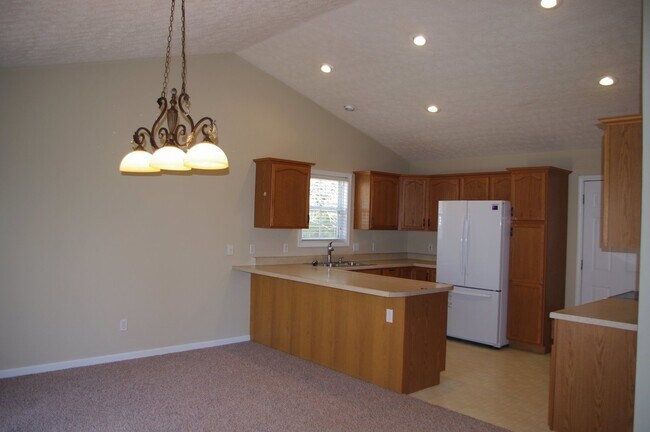 Building Photo - Spacious home for rent-Short Term Rental-only through February 2027