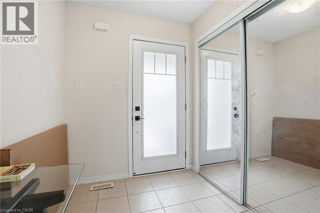 Building Photo - 220 Powell Road