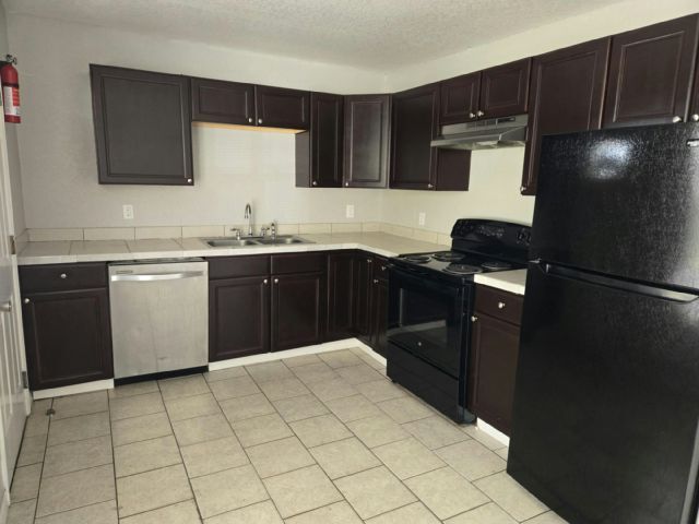 Foto del edificio - 2 Webb Ln