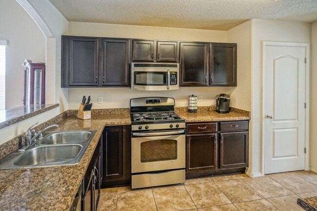 Building Photo - 2045 N Ensenada Cir SE