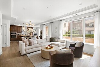 Building Photo - 250 Henley Pl