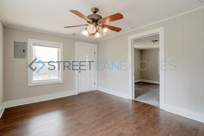 Building Photo - NOW OFFERING $250 OFF FIRST FULL MONTH IF ...