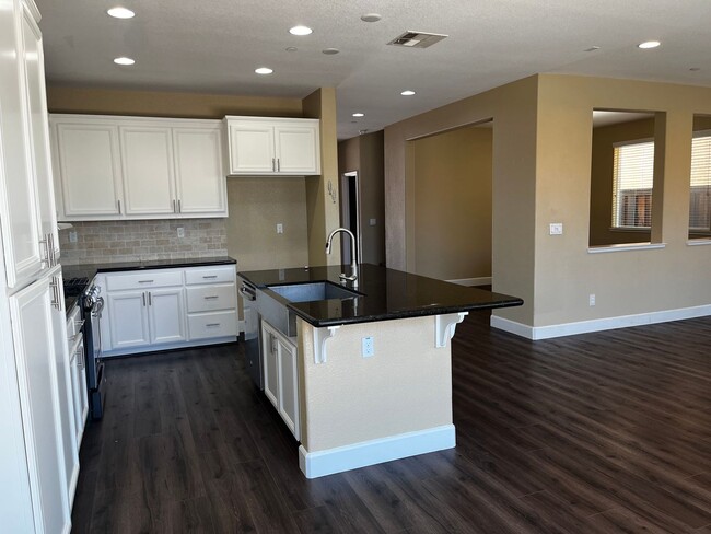 Building Photo - Beautiful Rocklin 4 Bedroom, 3-1/2 Bath 28...