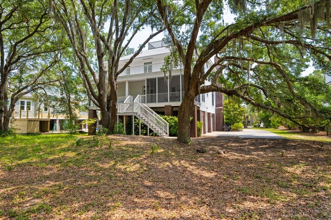 Building Photo - 635 Dune Oaks Dr