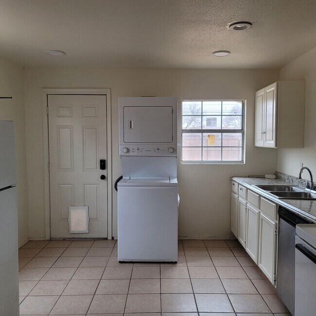 Building Photo - Rental