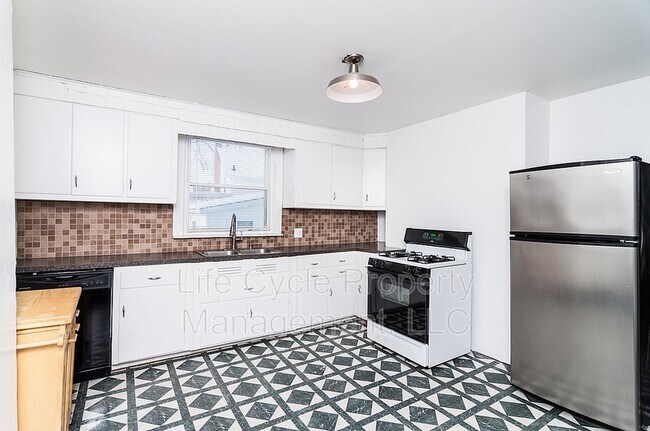 Building Photo - 426 Quimby St NE