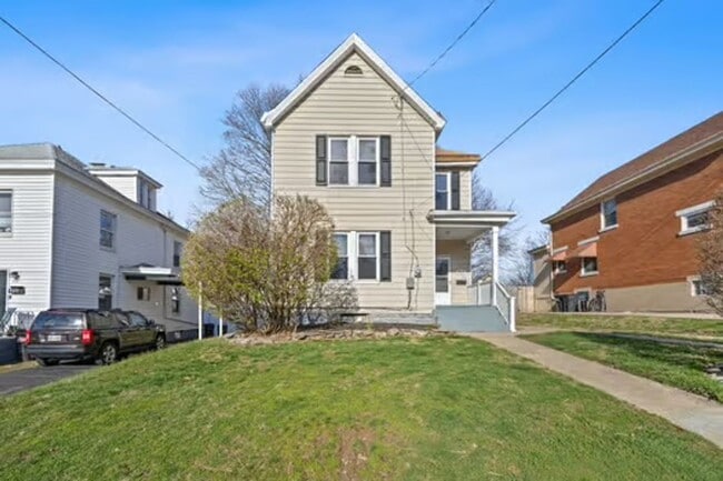 CHEVIOT: Adorable 2+ bed 1.5 bath 2 story w 2 car garage - CHEVIOT:  Adorable 2+ bed 1.5 bath 2 story w 2 car garage House
