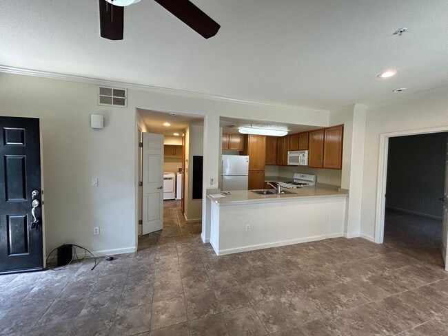 Building Photo - Adorable Condo in Gated Community