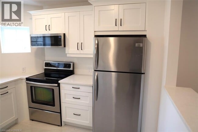 Building Photo - 20 Ridgeview Ln