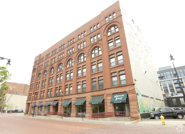 Building Photo - Elmdale Apartments
