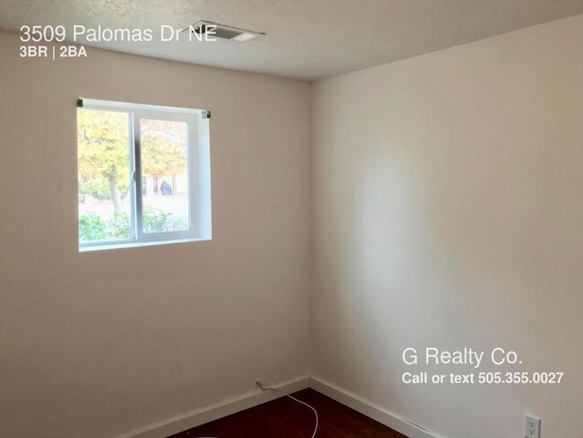 Building Photo - 3509 Palomas Dr NE