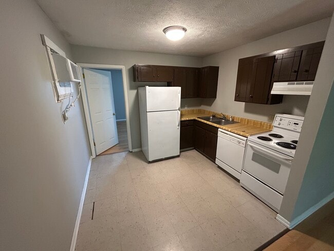 Building Photo - 5150 Linbar Dr