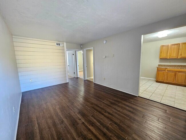 Foto del edificio - 700 N Calhoun St