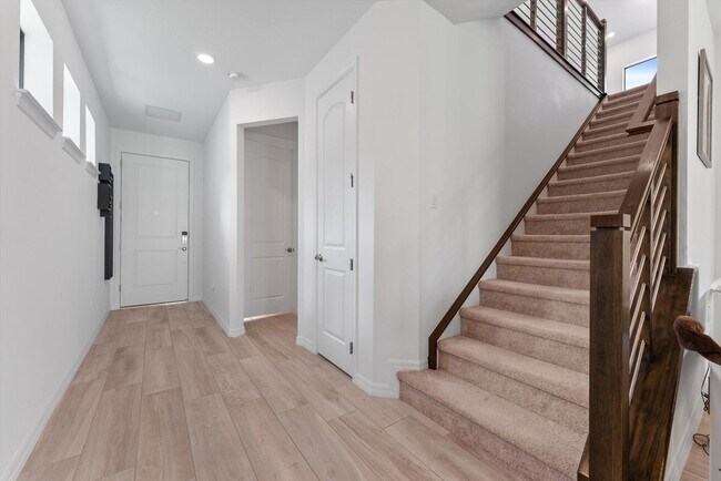 Building Photo - 4757 Roldan Ct