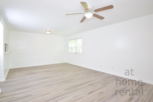 Building Photo - 6601 S Zunis Ave