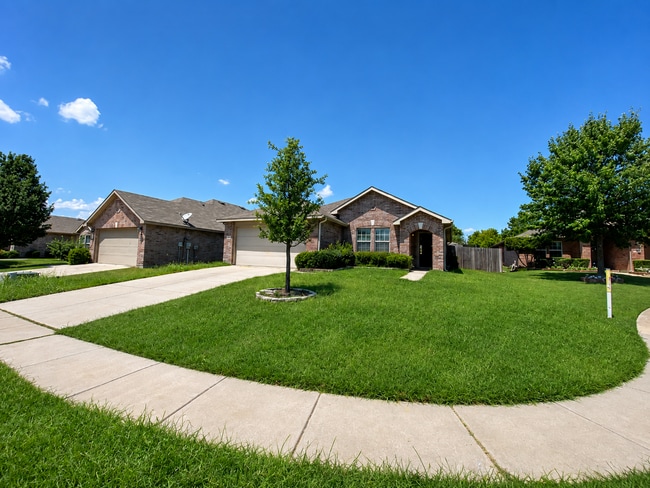 Open Floorplan and Amazing Resort Style Community! - Open Floorplan and Amazing Resort Style Community! House