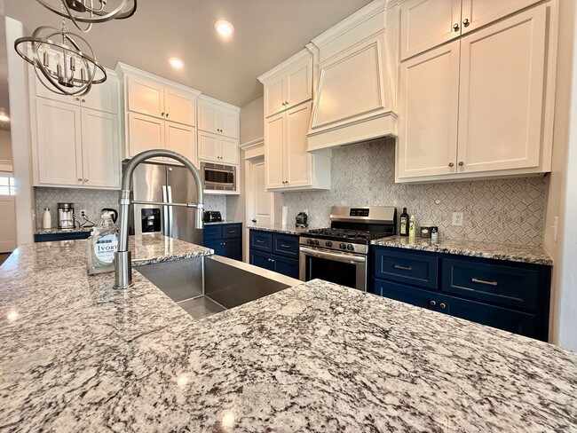 Building Photo - Gorgeous Newer Build! 3 Bed 2 Bath in Deer Creek Schools