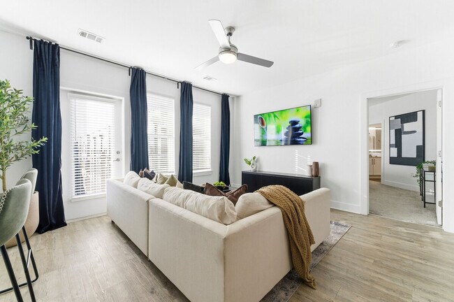 Building Photo - 220 Bill Kennedy Wy SE