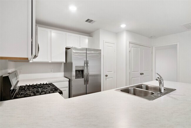 Building Photo - 104 Pine Bend Ct