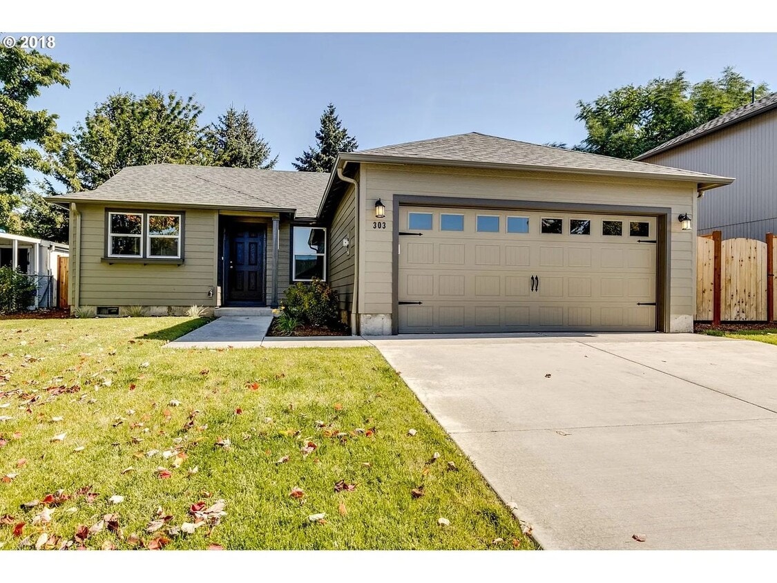 Primary Photo - 3BD/2BA Single Level Home located in the d...