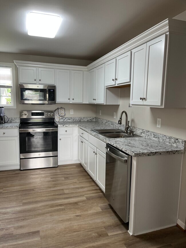 Foto del edificio - 176 Deerfield Ct