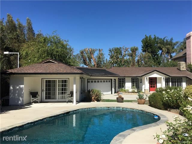Building Photo - 18433 Tarzana Dr