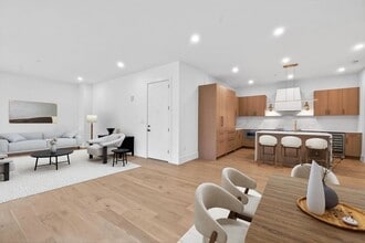 Building Photo - 1114 Beacon St