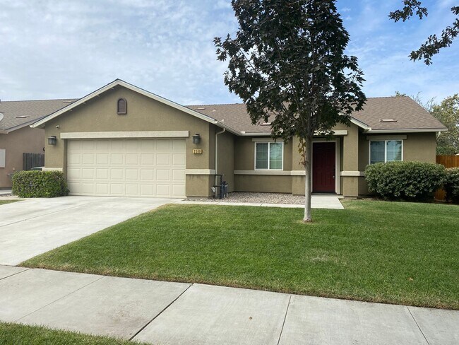 Building Photo - Lovely Home for rent in Visalia, Ca