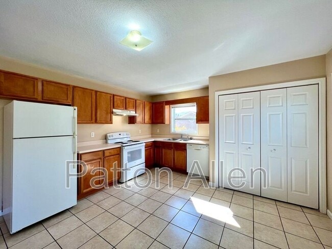 Foto del edificio - 8 Zell Ln