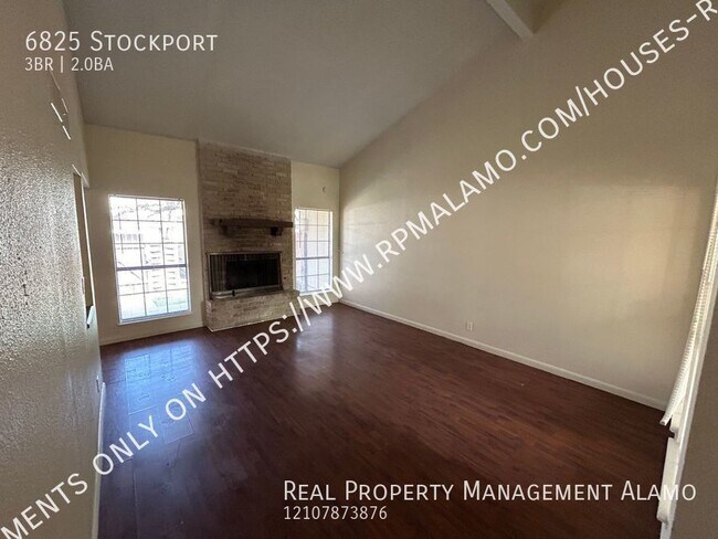 Building Photo - **PENDING APPLICATION** AVAILABLE NOW! 3 B...