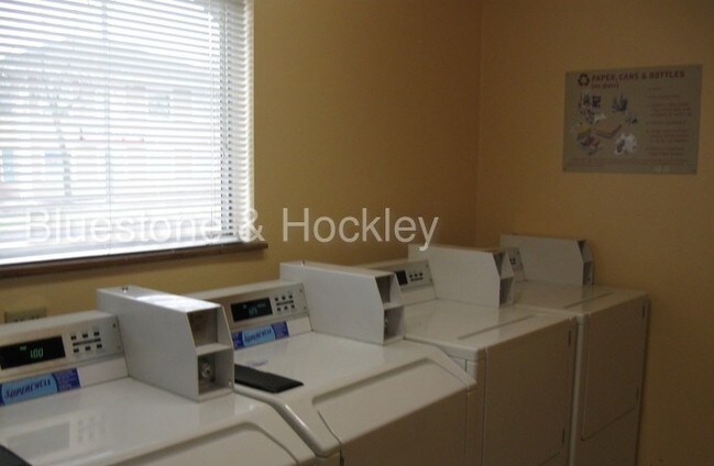 Building Photo - Spacious 2 bed in SE!!