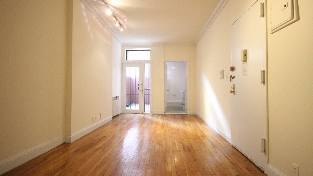 Primary Photo - 445 W 58th St