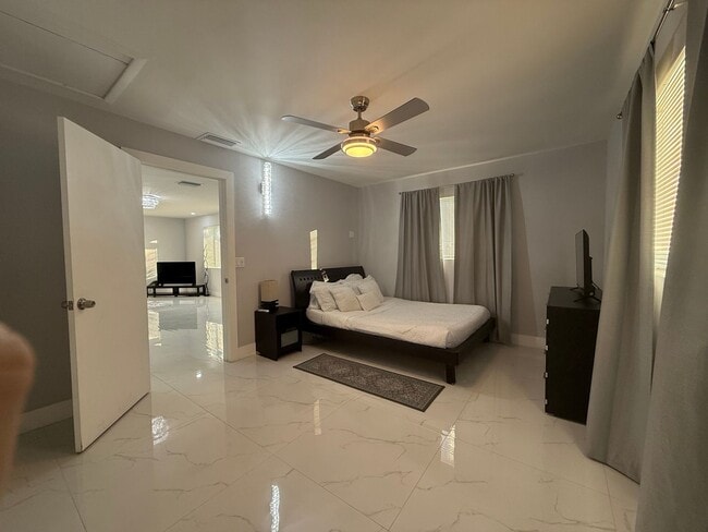 Foto del edificio - Single Family Home in Non HOA East Boca Raton