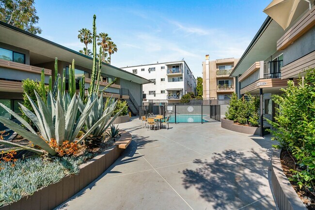Building Photo - Hollywood Biltmore