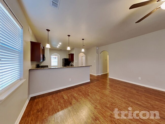 Foto del edificio - 2048 Cone Flower Dr