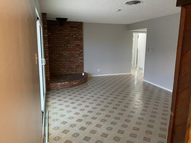 Sala de estar 1 - 630 Kelly Dr