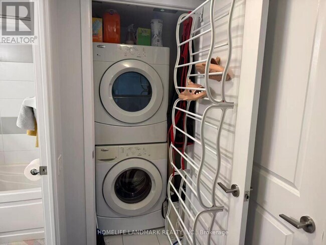 Building Photo - 5168 Yonge St