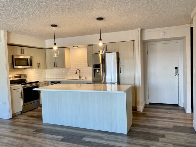 Foto del edificio - AVAILABLE NOW! Recently remodeled condo on Cherry Creek Trail + Move in Special!